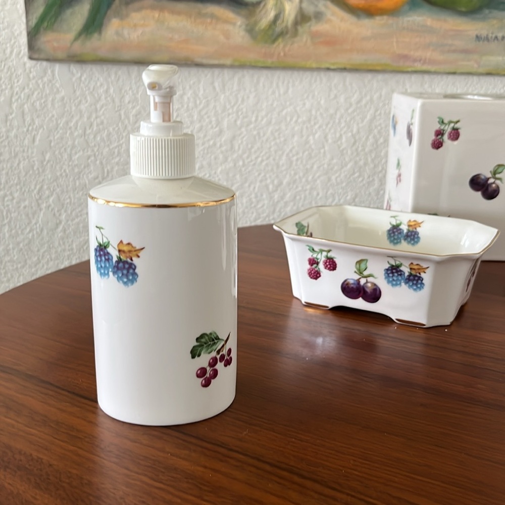 The Present Company Fine Bone China Porcelain Collectors Soap Dispenser Berries